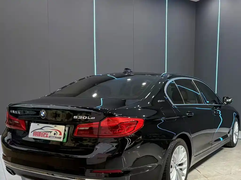 BMW 5 Series New Energy — миниатюра 8