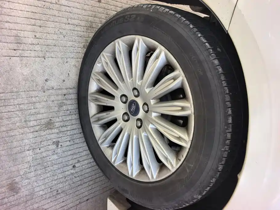 Ford Mondeo — миниатюра 6