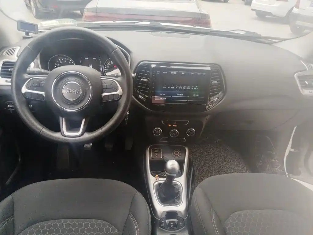 Jeep Compass — миниатюра 5