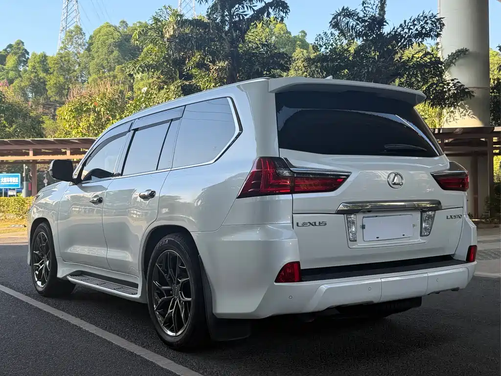 Lexus LX — миниатюра 6