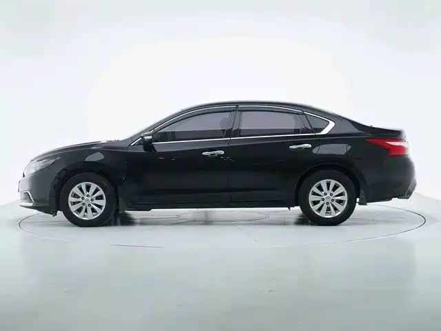 Nissan Teana — миниатюра 5