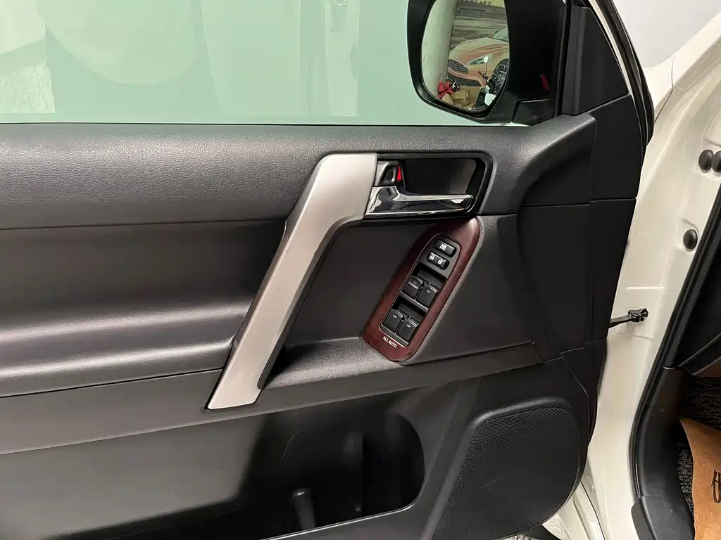 Toyota Prado — миниатюра 6