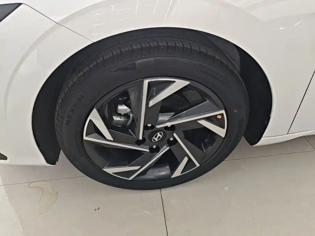 Hyundai Elantra — миниатюра 23