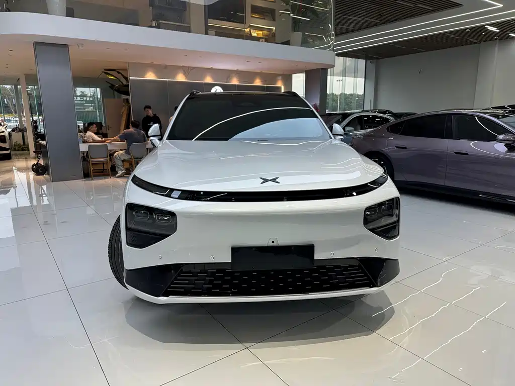 XPeng G9 — миниатюра 2