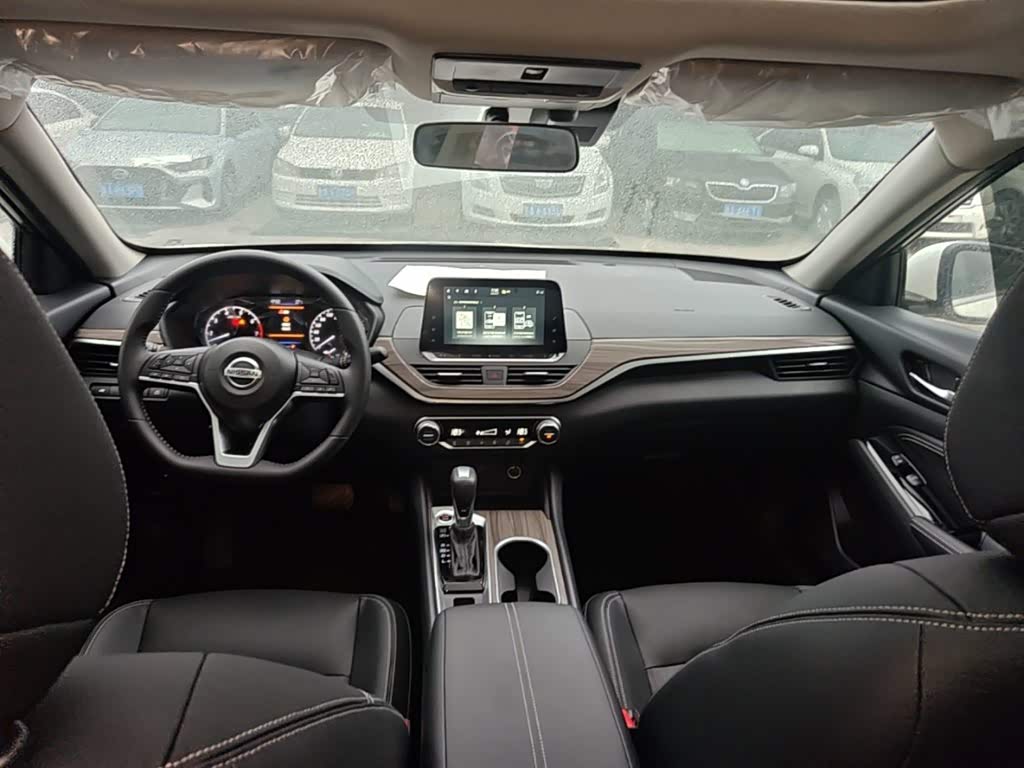 Nissan Teana 2.0 л 2026 г. Белый, пробег 100 км