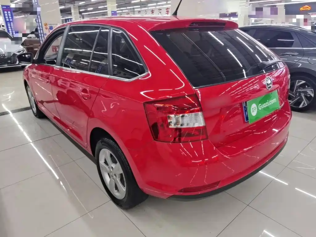 Skoda Rapid Spaceback — миниатюра 5