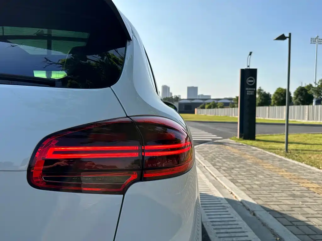 Porsche Cayenne — миниатюра 20