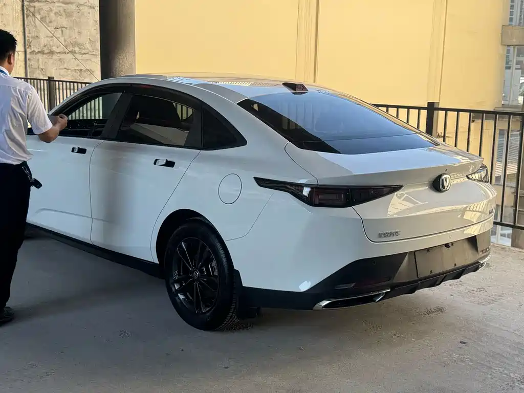 Changan Yida — миниатюра 5