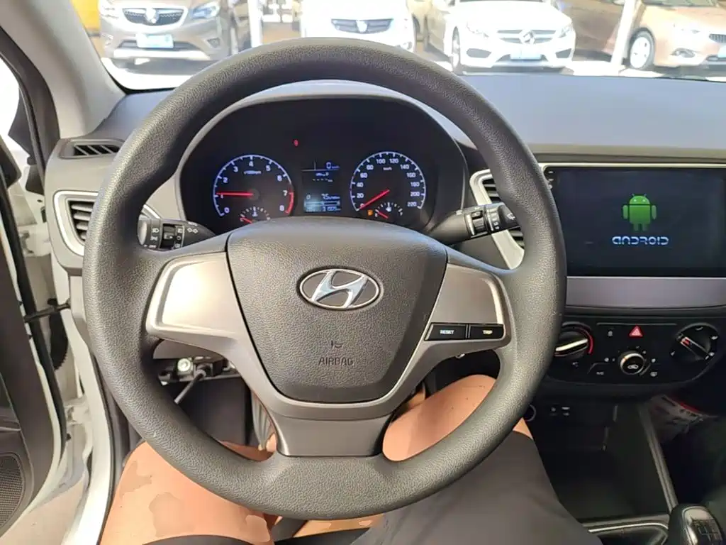 Hyundai Verna — миниатюра 11