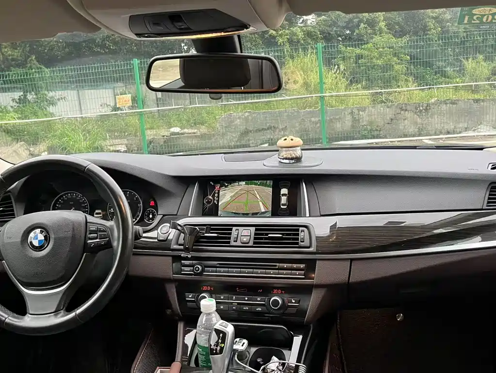 BMW 5 Series — миниатюра 8