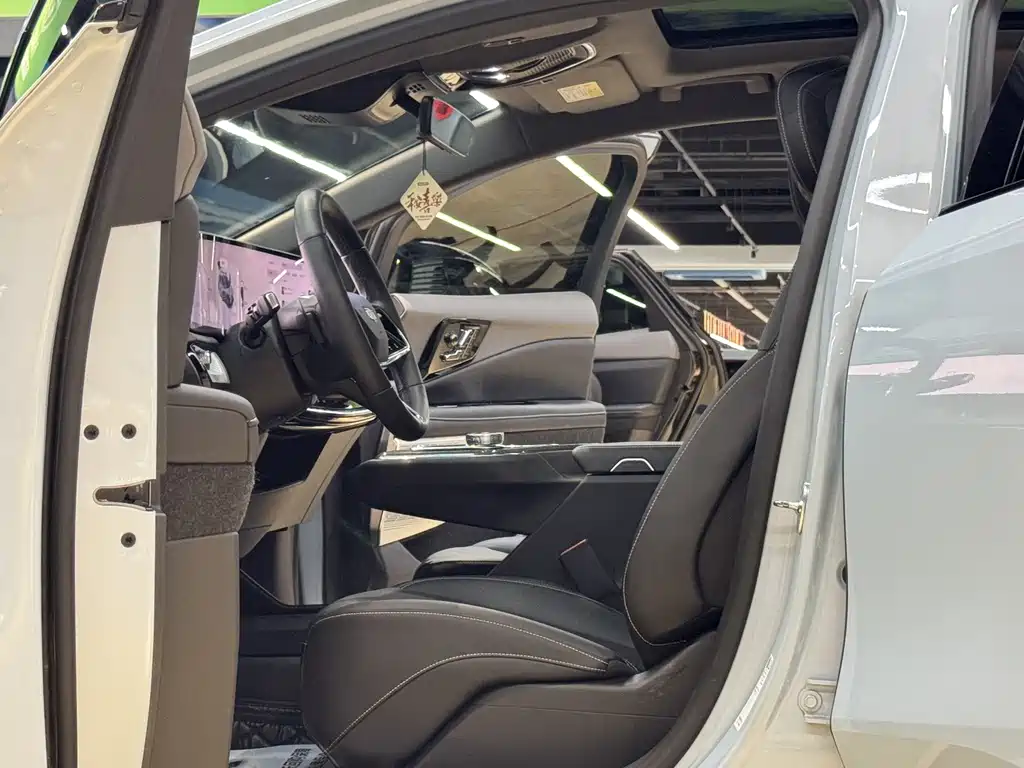 Cadillac IQ — миниатюра 6