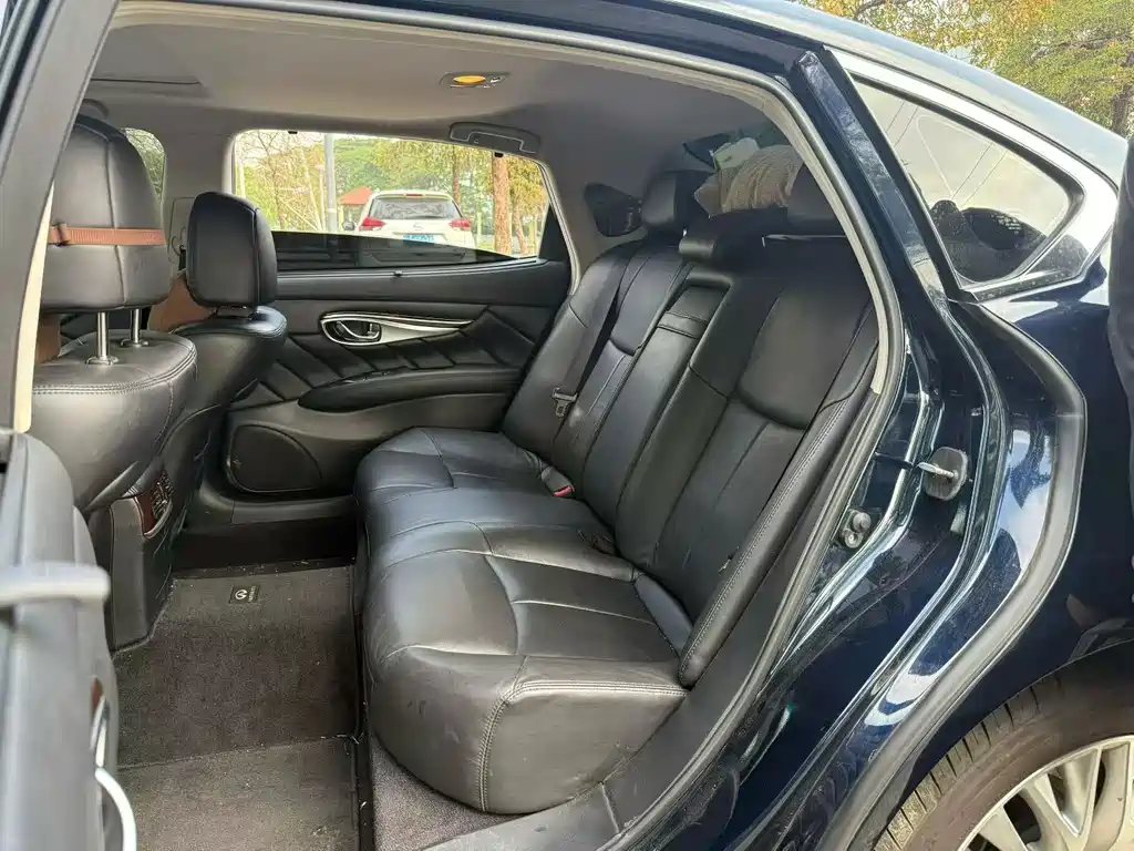 Infiniti Q70 — миниатюра 6