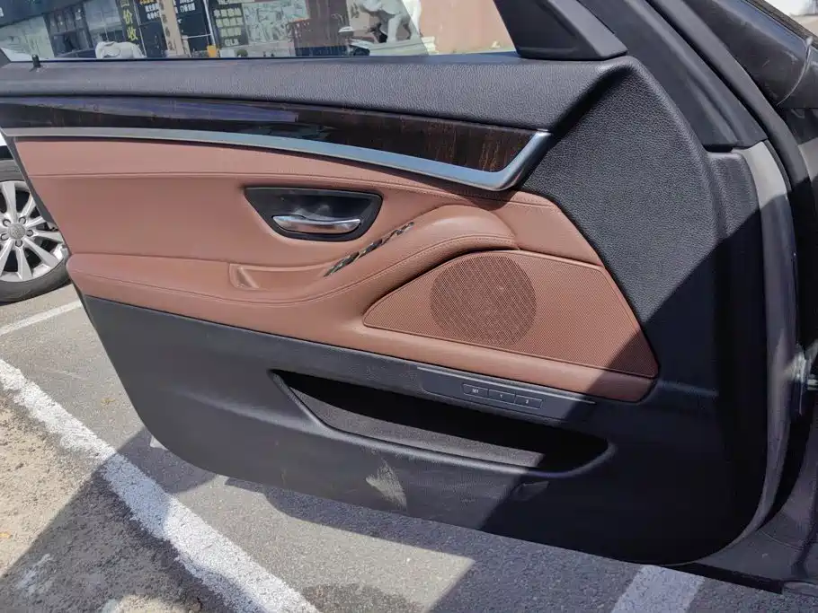 BMW 5 Series — миниатюра 7