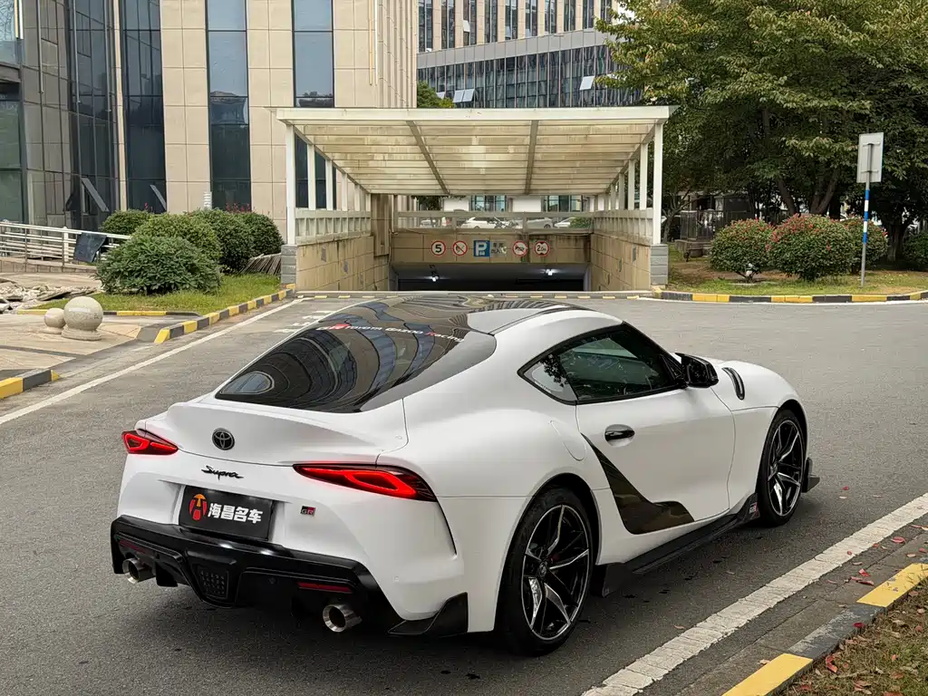Toyota Supra — миниатюра 6