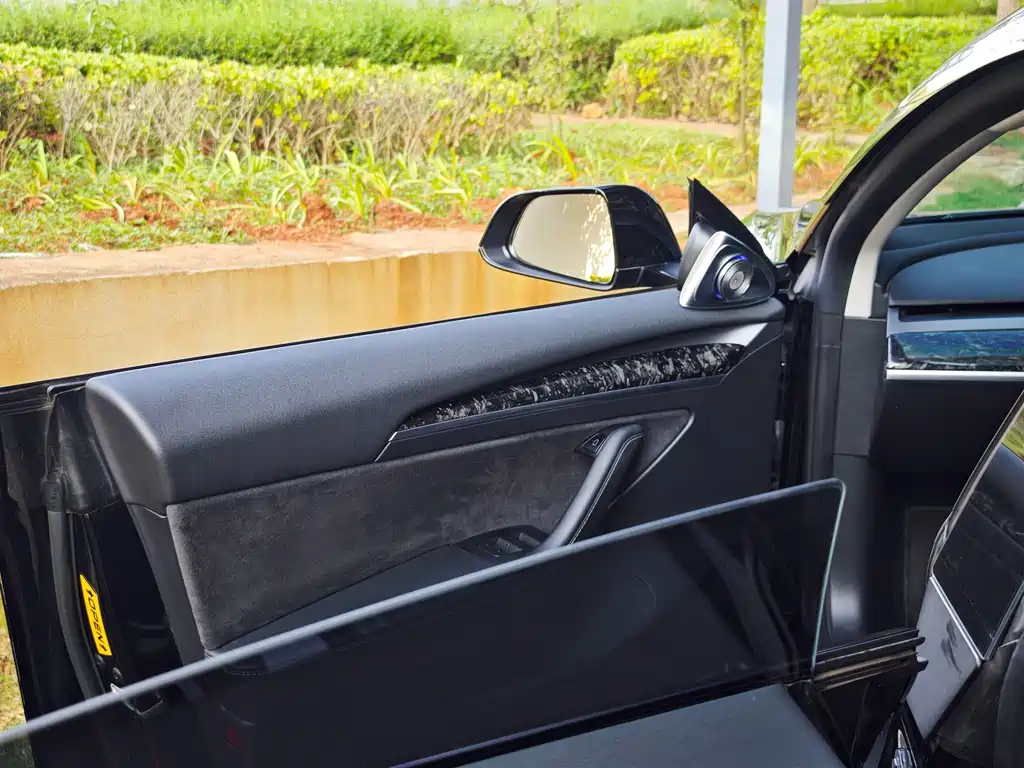 Tesla Model 3 — миниатюра 13