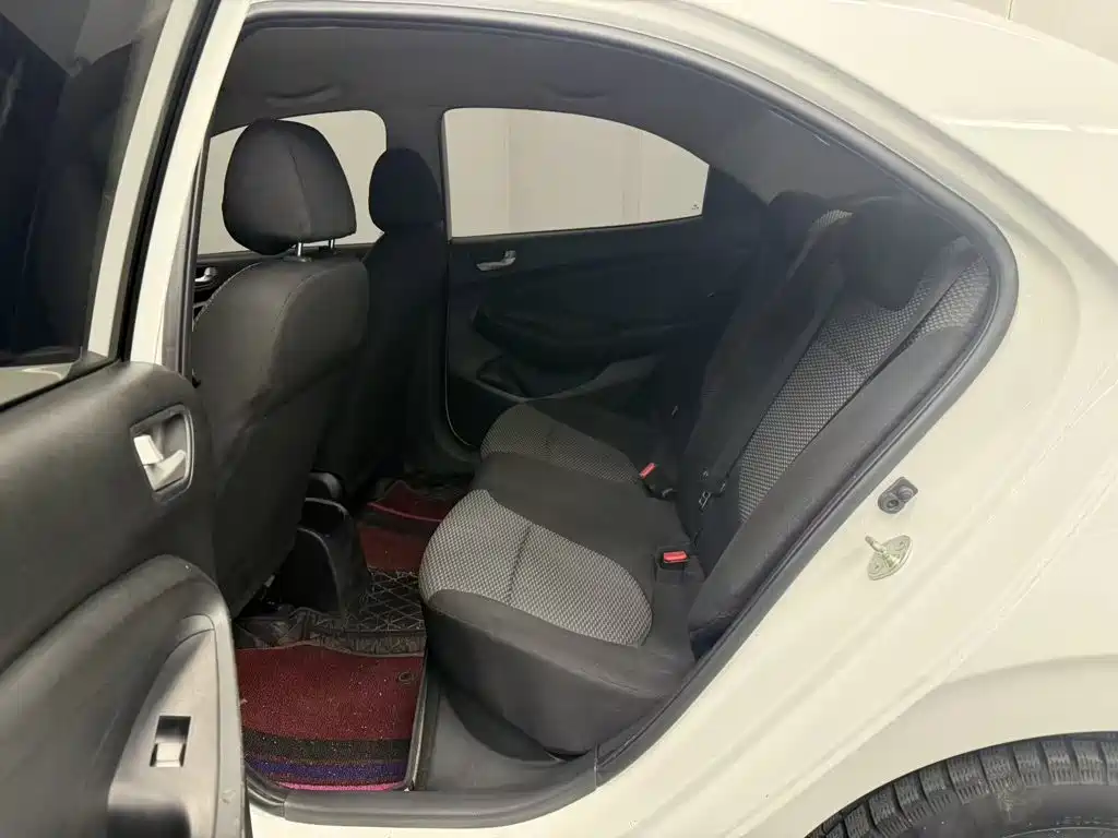 Hyundai Verna — миниатюра 15