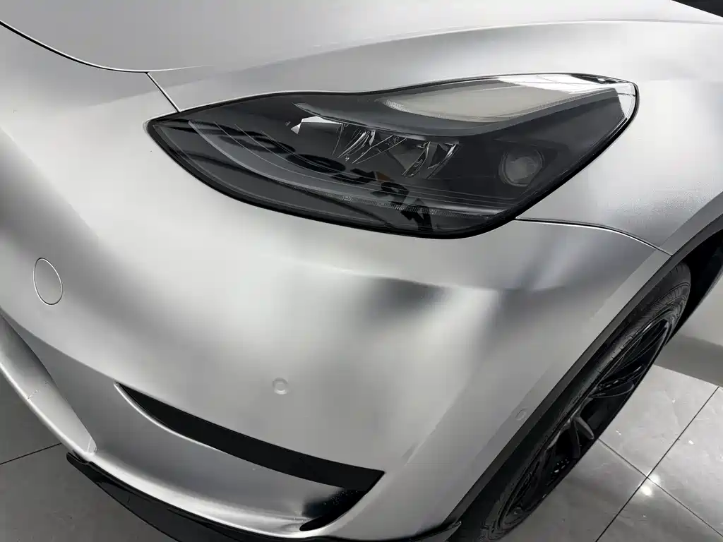 Tesla Model Y — миниатюра 11