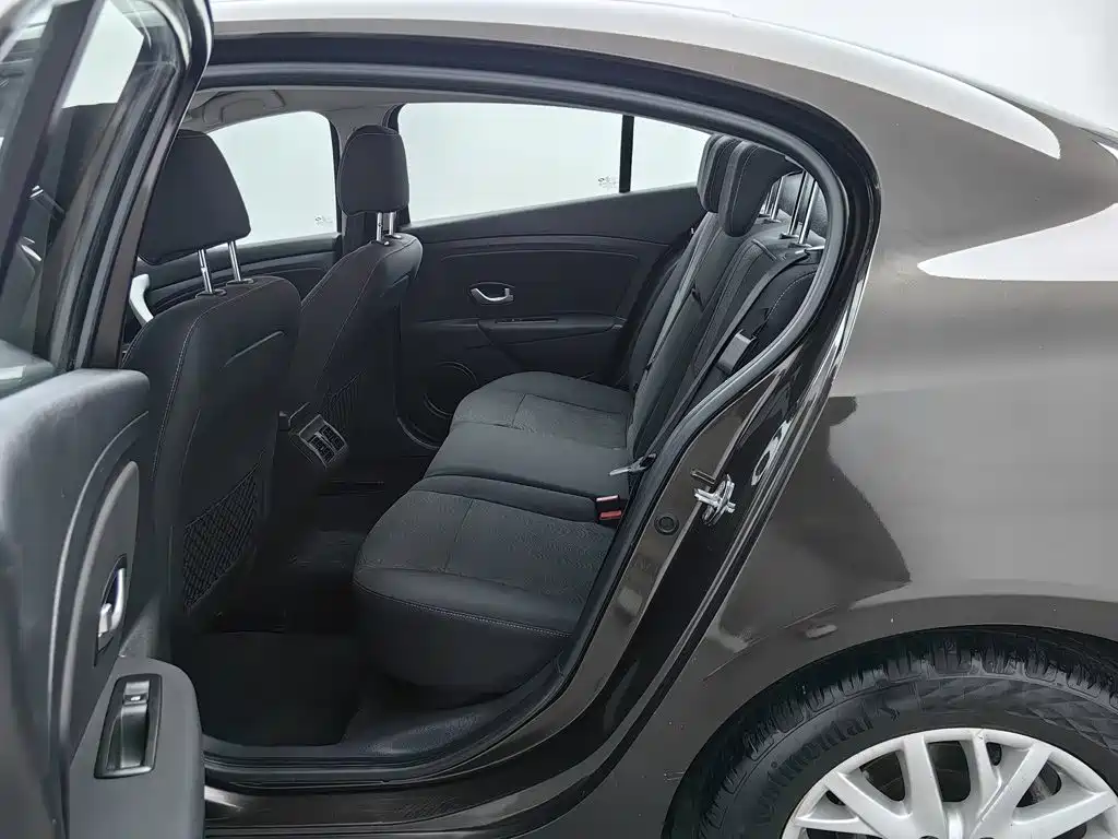 Renault Fluence 2.0L Comfort Edition, фото 15