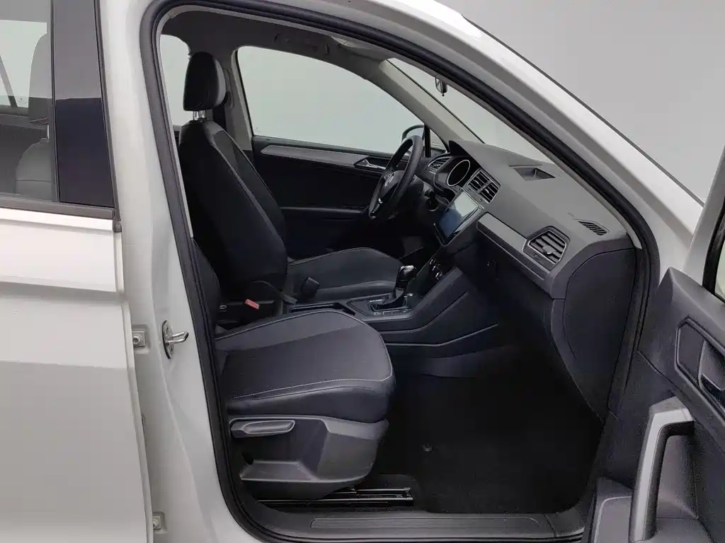 Volkswagen Tiguan L — миниатюра 23