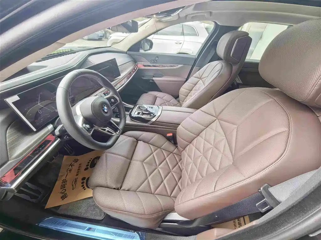 BMW 7 Series — миниатюра 4