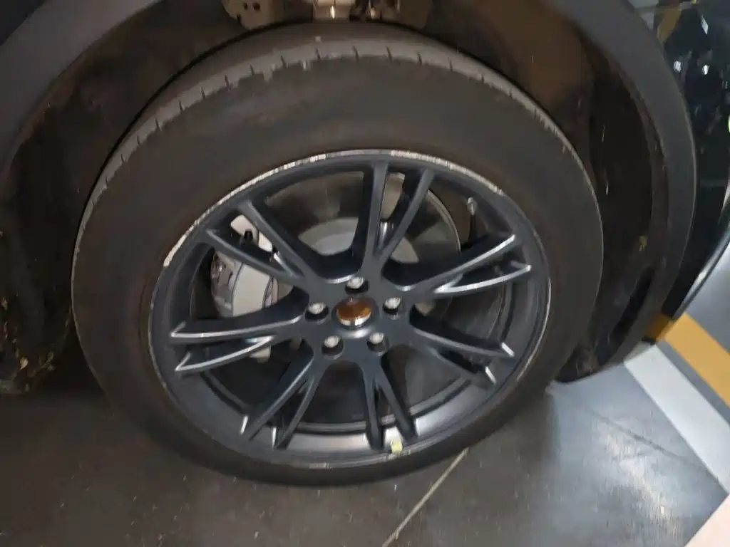 Tesla Model Y — миниатюра 25