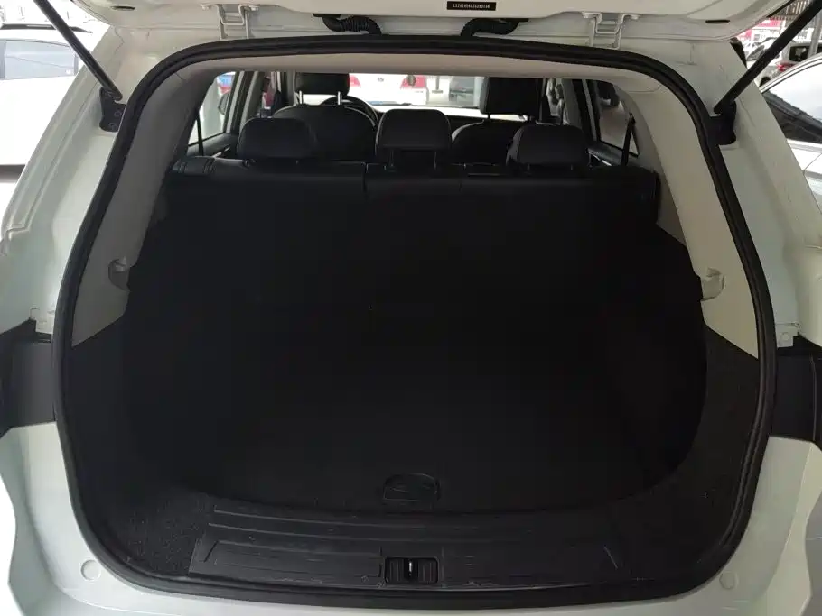 Roewe RX5 — миниатюра 4