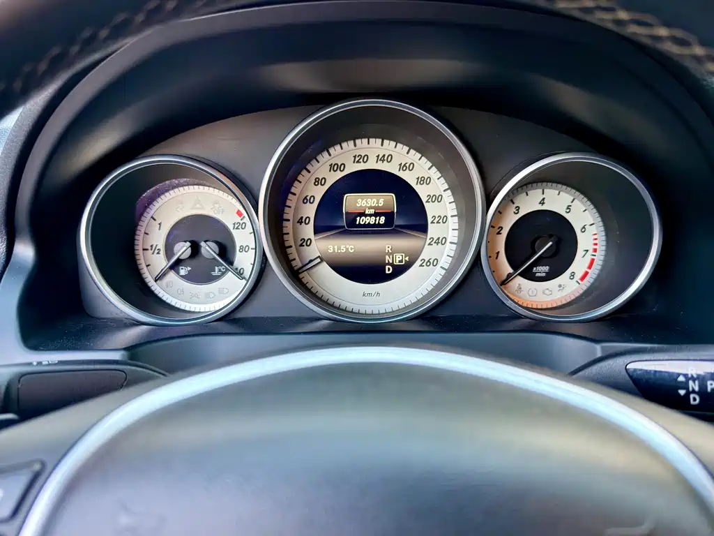 Mercedes-Benz E-Class (Import) — миниатюра 4
