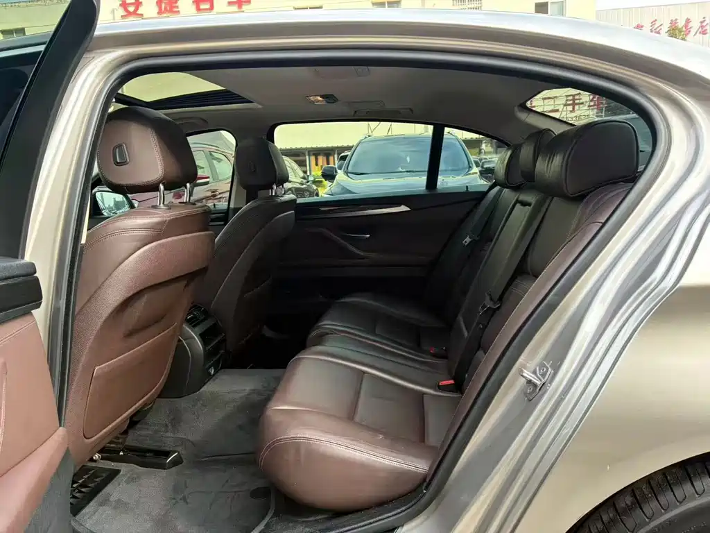 BMW 5 Series — миниатюра 6