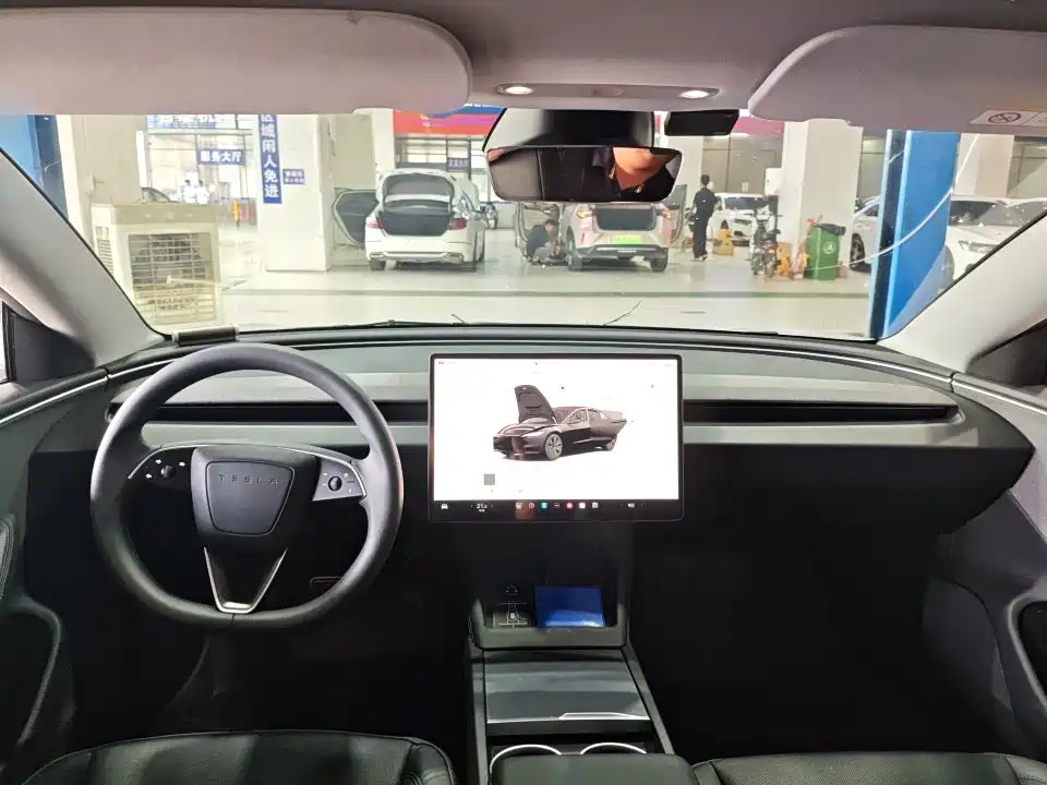 Tesla Model 3 — миниатюра 7