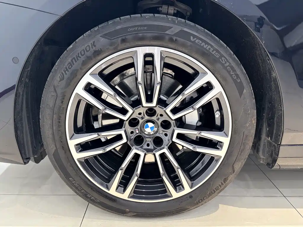 BMW 5 Series — миниатюра 25