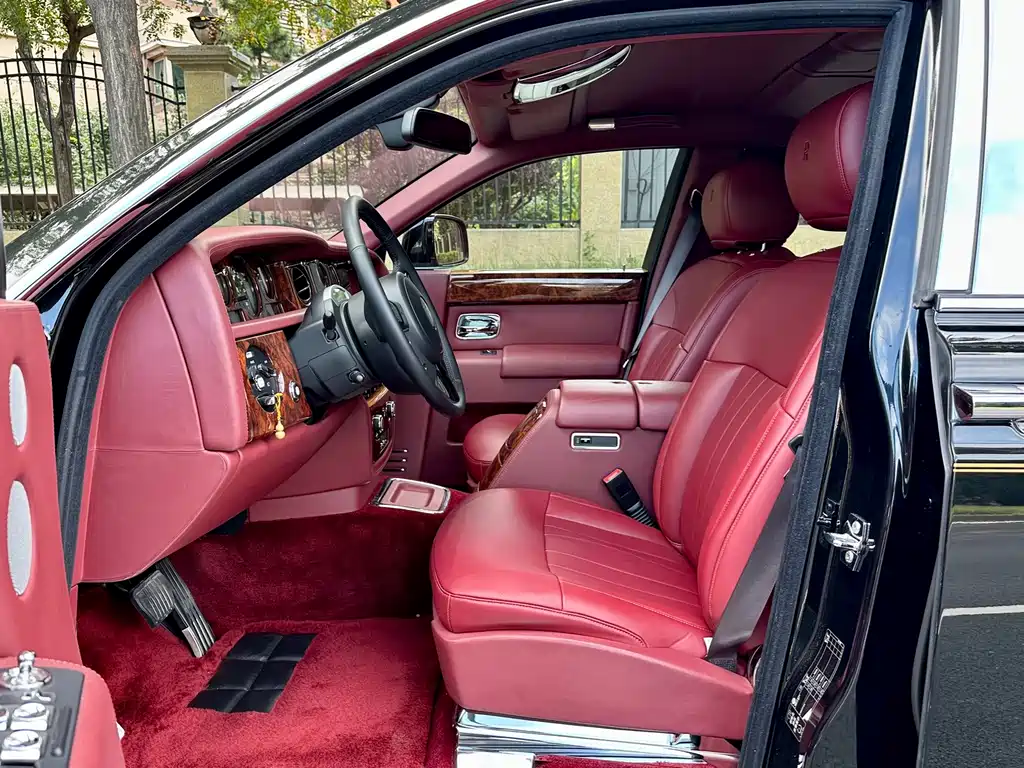 Rolls-Royce Phantom — миниатюра 6
