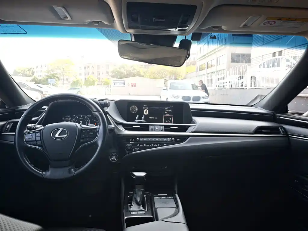 Lexus ES — миниатюра 9