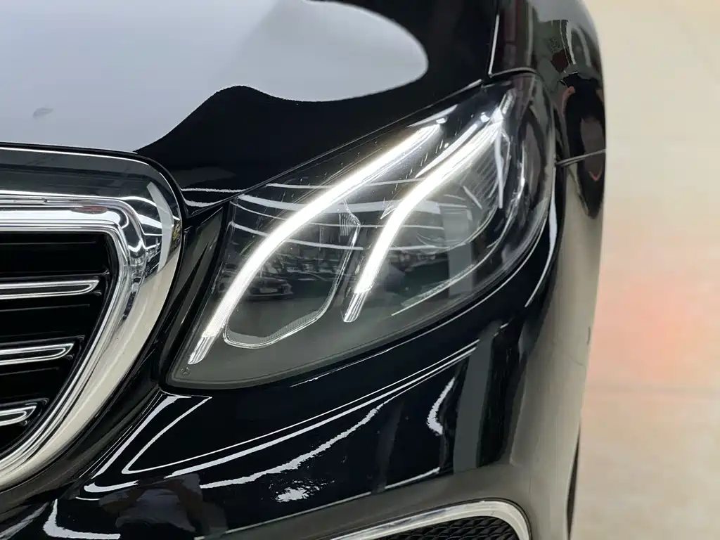 Mercedes-Benz E-Class — миниатюра 17