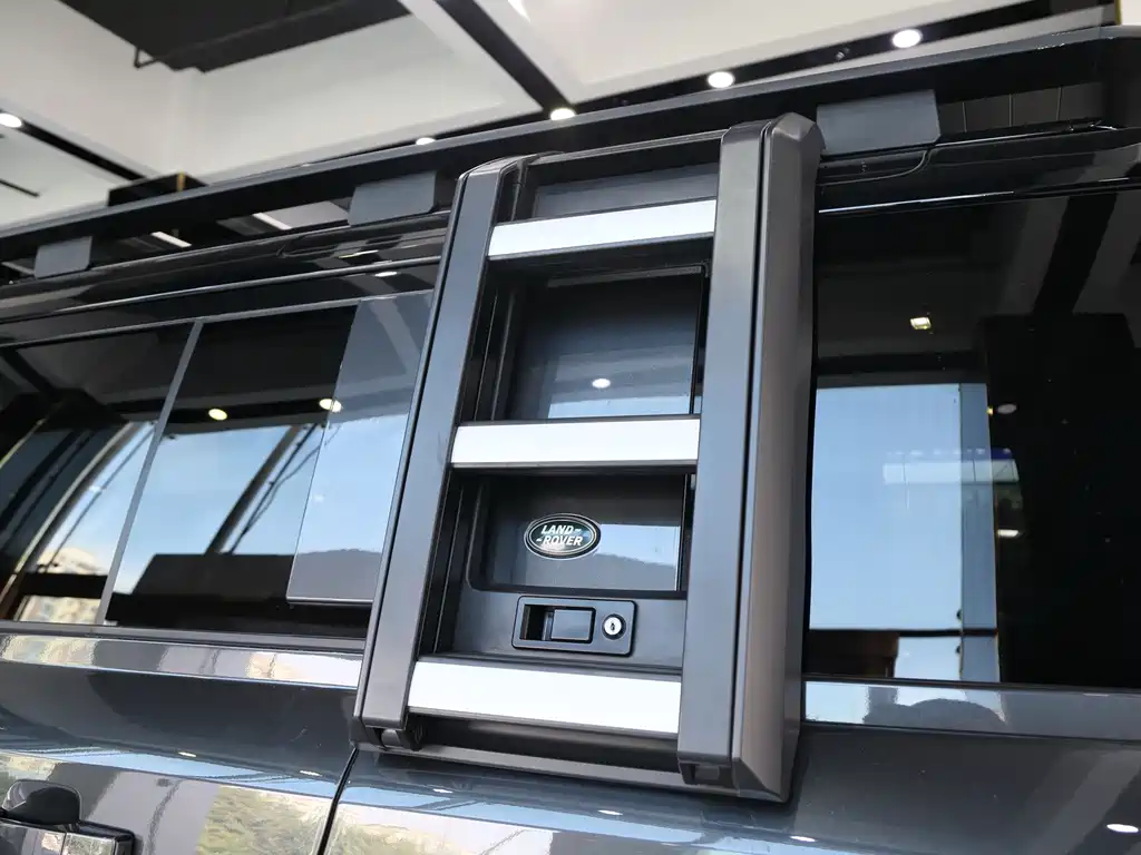 Land Rover Defender — миниатюра 5