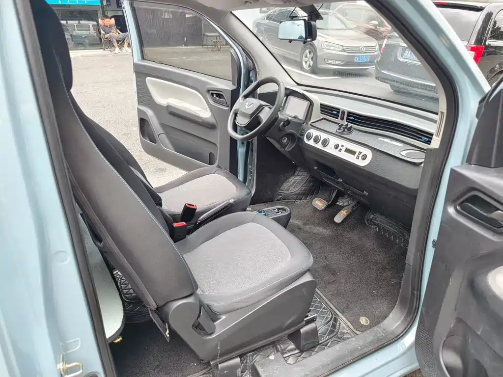 Wuling MINIEV — миниатюра 6