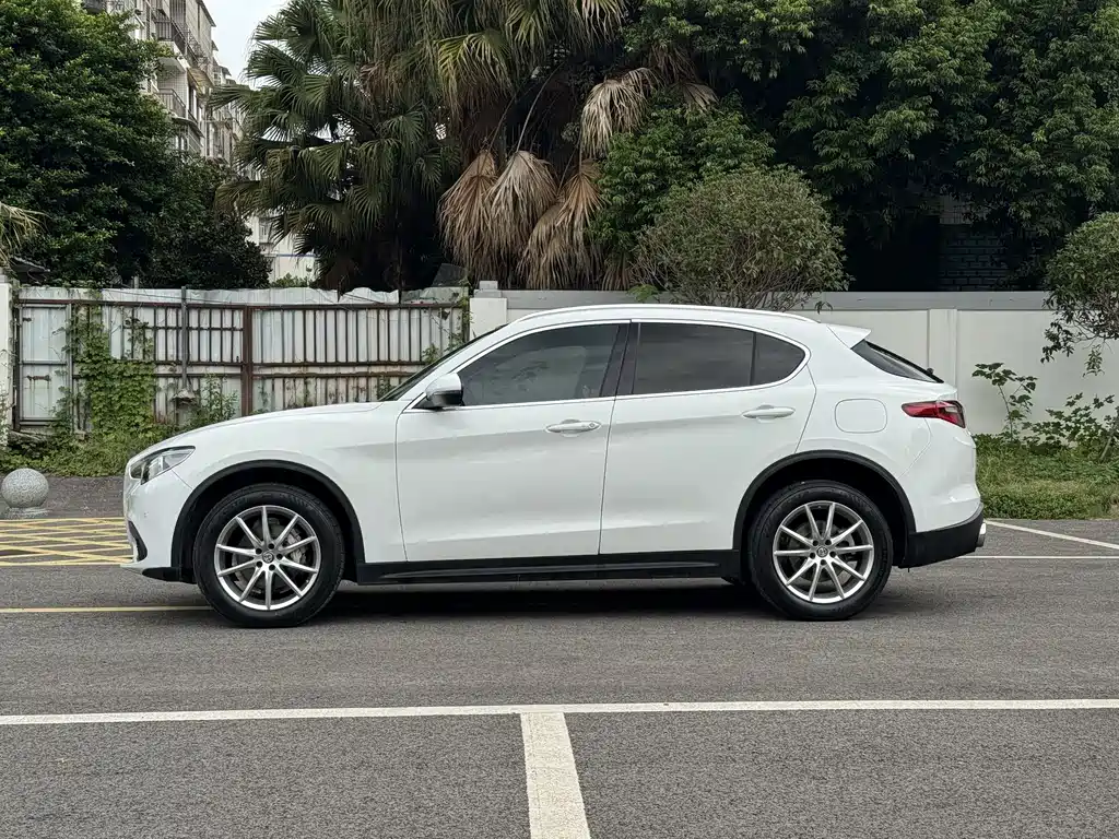Alfa Romeo Stelvio — миниатюра 3
