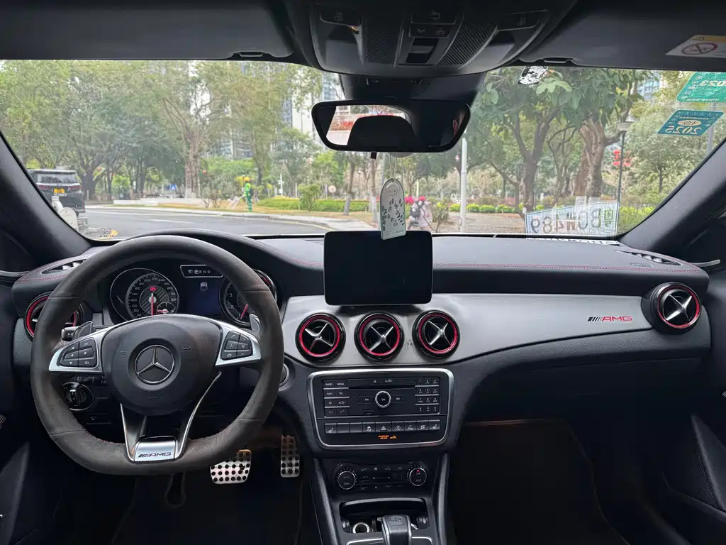 MERCEDES-BENZ GLA AMG