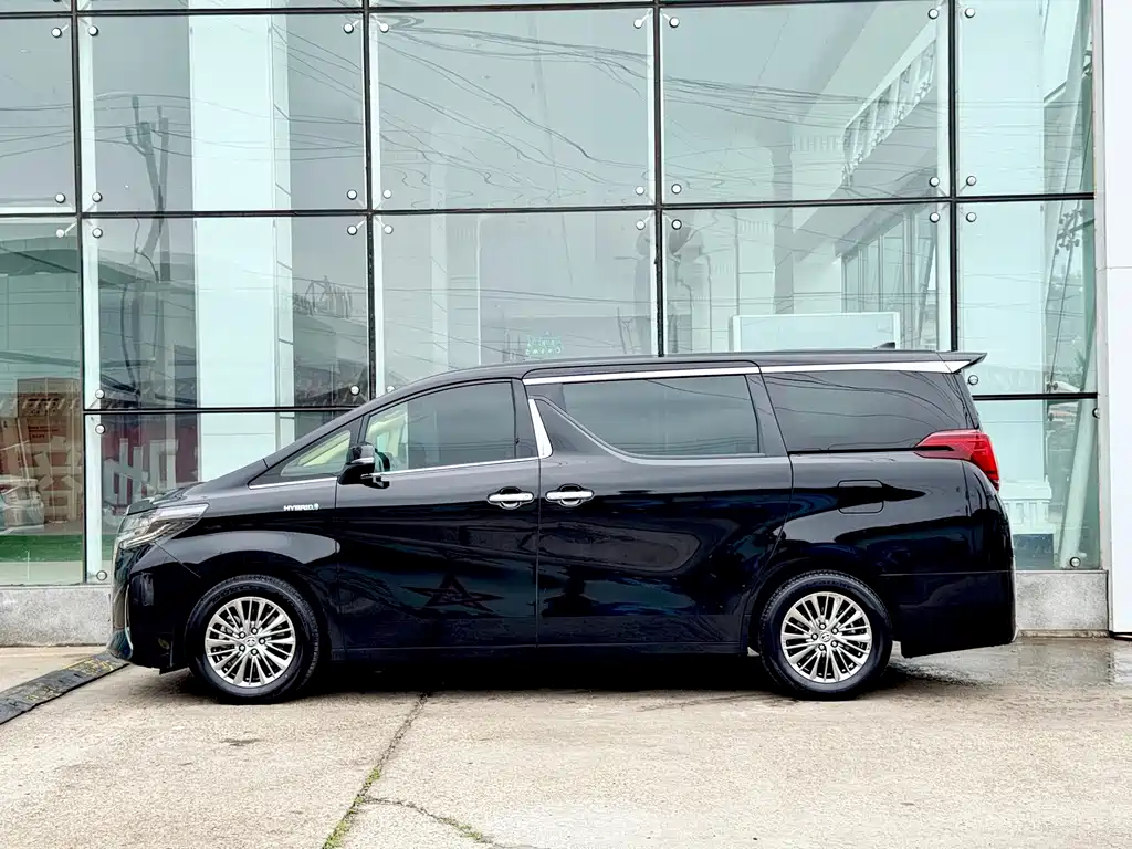 Toyota Alphard — миниатюра 8