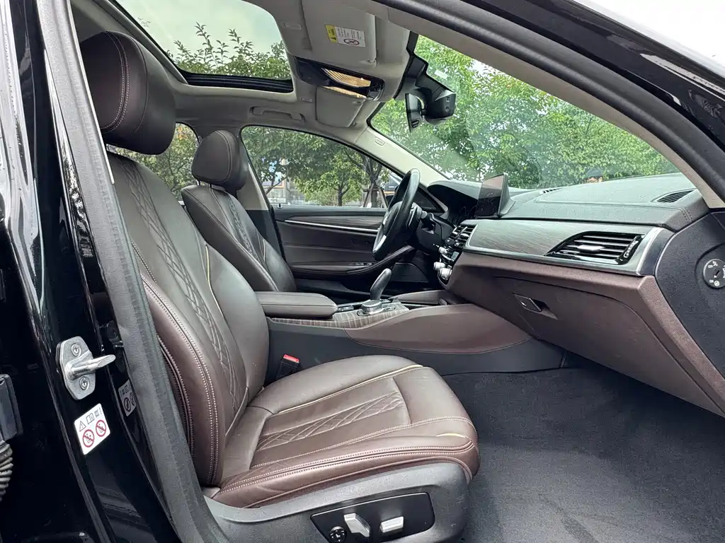BMW 5 Series — миниатюра 16