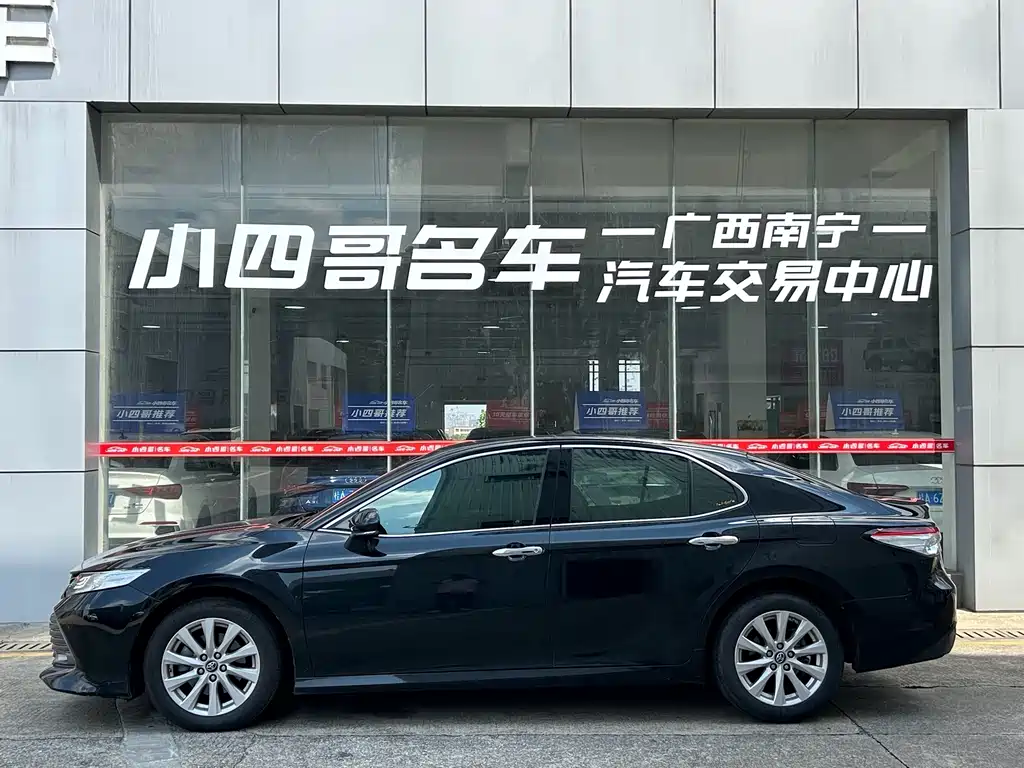 Toyota Camry — миниатюра 3