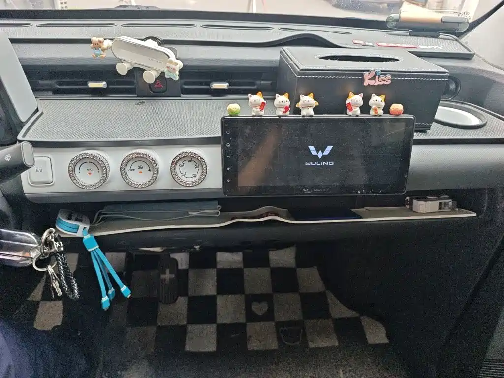 Wuling MINIEV — миниатюра 6