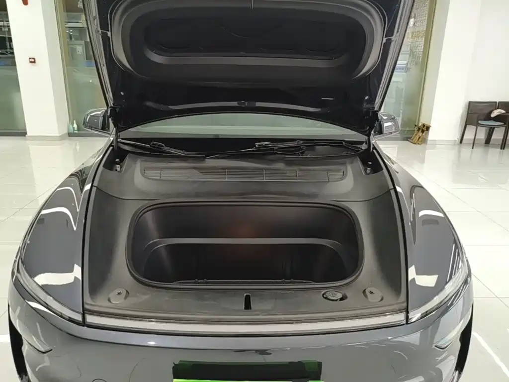 Tesla Model Y — миниатюра 20
