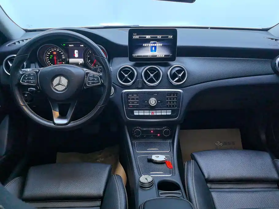 Mercedes-Benz GLA — миниатюра 12