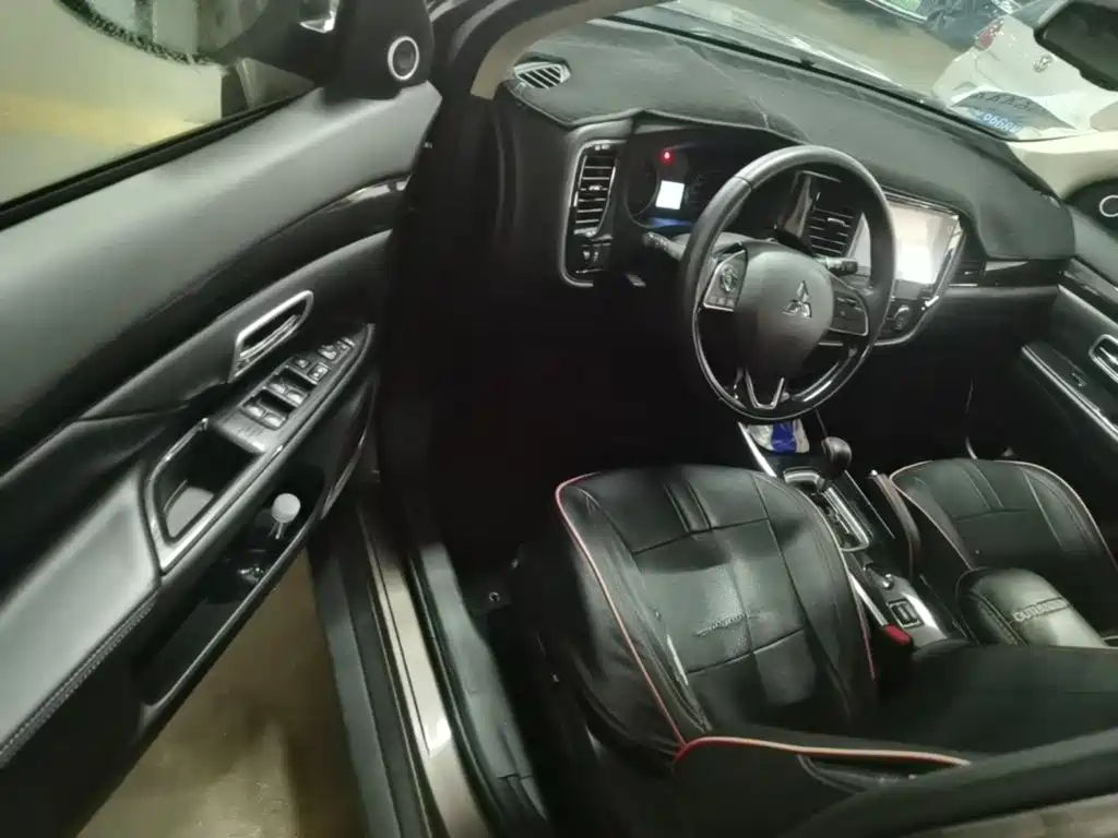 Mitsubishi Outlander — миниатюра 16