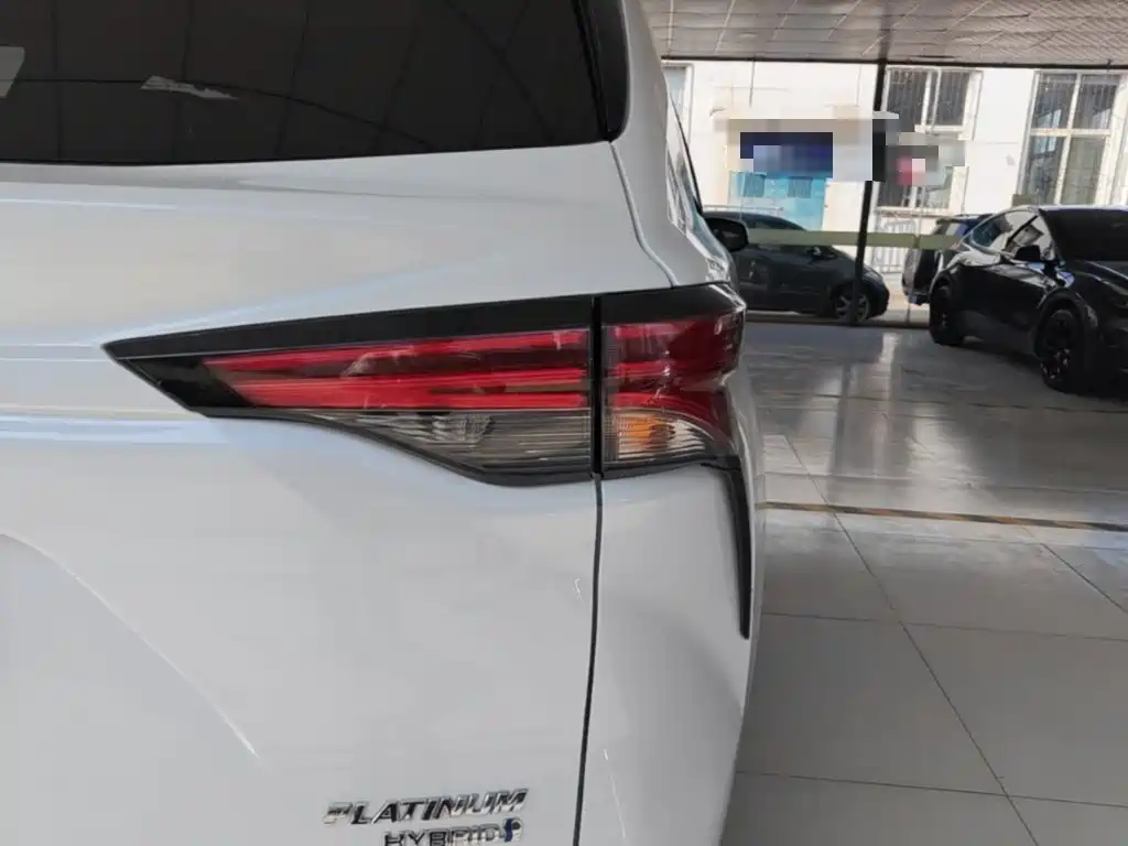 Toyota Sienna — миниатюра 8