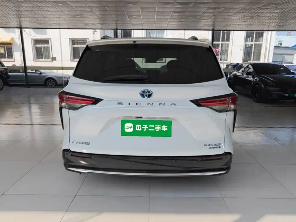 Toyota Sienna — миниатюра 6