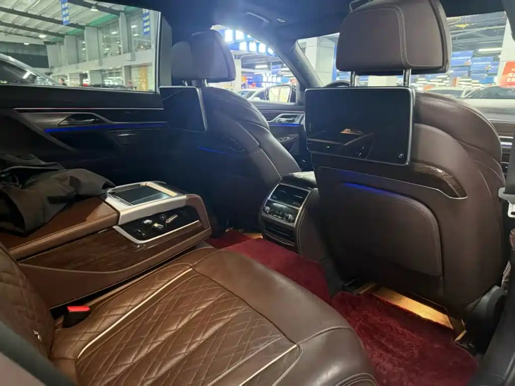BMW 7 Series — миниатюра 4