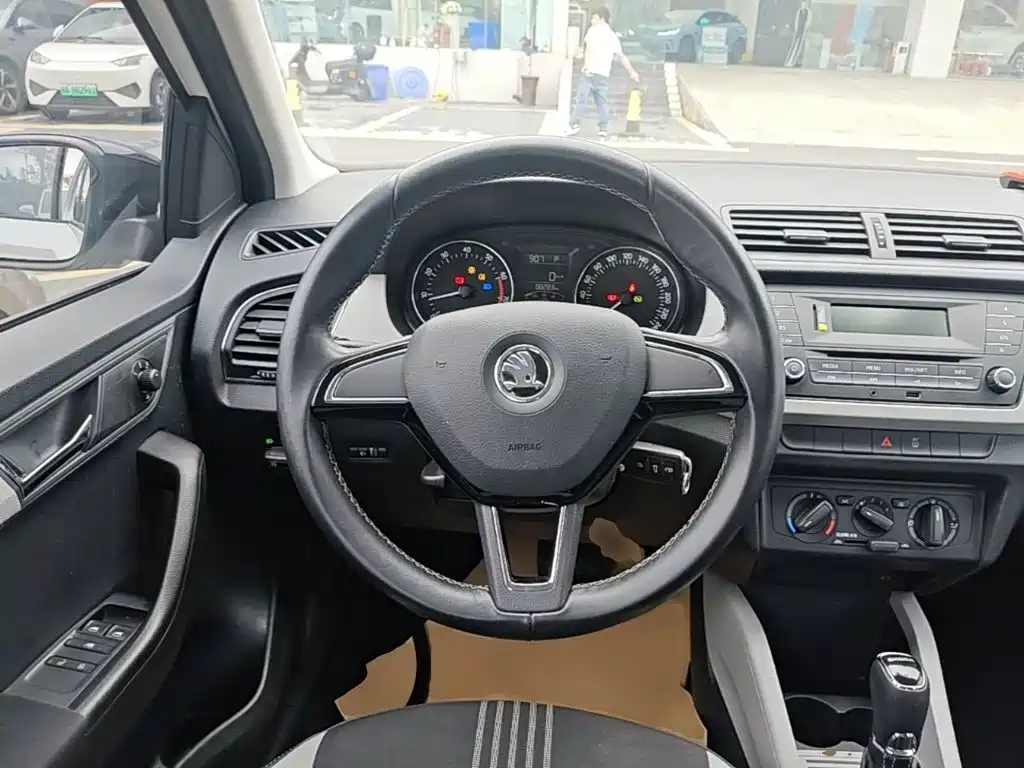 Skoda Fabia — миниатюра 11