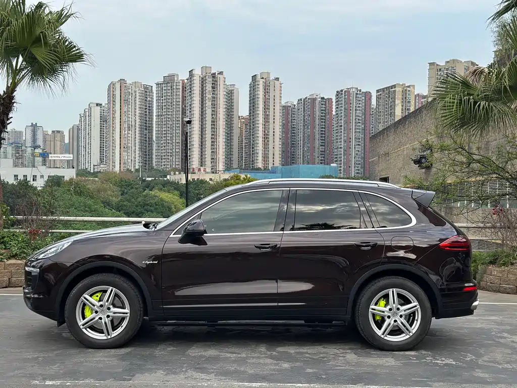 PORSCHE CAYENNE NEW ENERGY