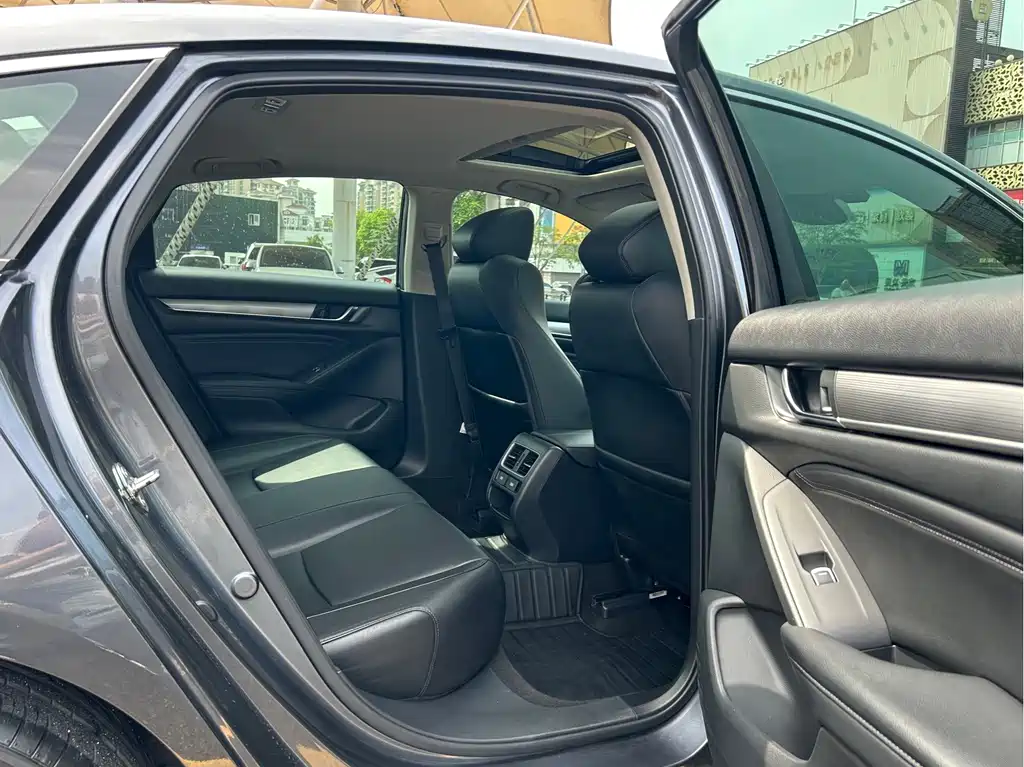 Honda Accord — миниатюра 13
